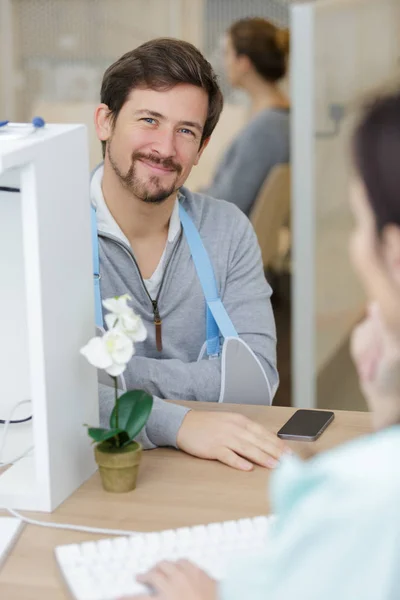 Patient Luktar Kliniken Receptionen — Stockfoto