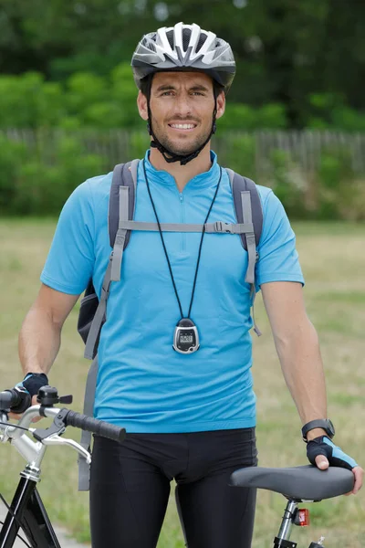 Hombre Montando Una Bicicleta Divertirse Aire Libre — Foto de Stock