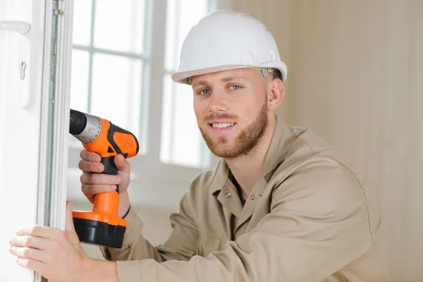 Man Borra Fönstret — Stockfoto