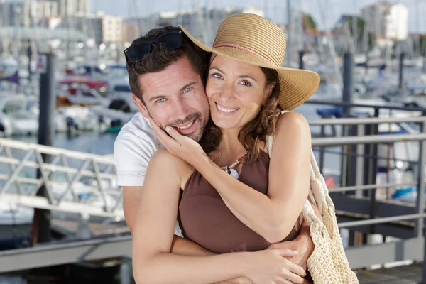 Lyckligt Par Som Har Datum Semester — Stockfoto