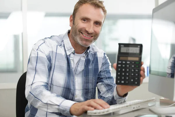 Man Wearing Looking Camera Smiling — Stock Photo, Image