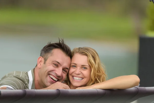 Portret Van Gelukkig Paar Kijken Top Van Hangmat — Stockfoto