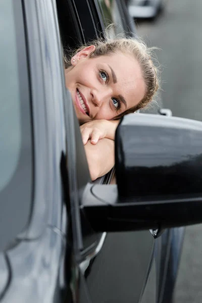 Young Woman Dreaming Car Looking Out Window — Stock Photo, Image