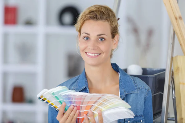 Young Female Holding Color Samples — Stock Photo, Image