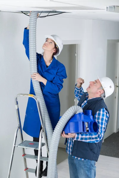 Apprendista Donna Controsoffitti — Foto Stock