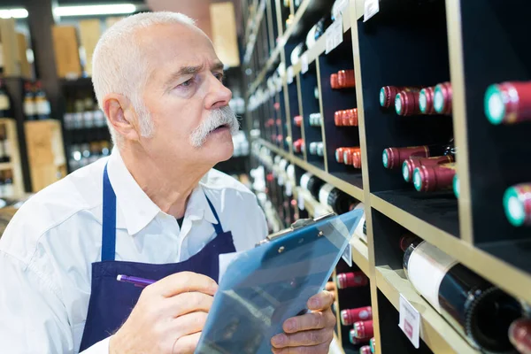 Addetto Alla Produzione Vino Vino — Foto Stock