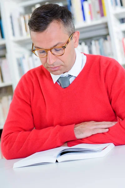 Läsa Bok Biblioteket — Stockfoto