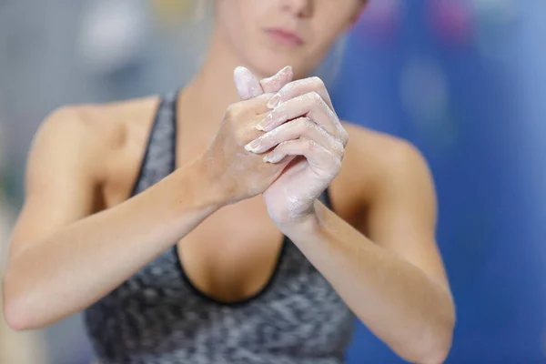 Woman Rubbing Chalk Preparing Wall Climb — Stock Photo, Image