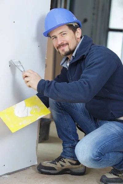 Homme Plâtrier Met Plâtre Sur Mur — Photo