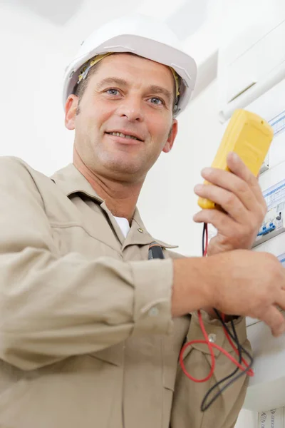 Electrician Measuring Voltage Distribution Board Closeup — Stock Photo, Image