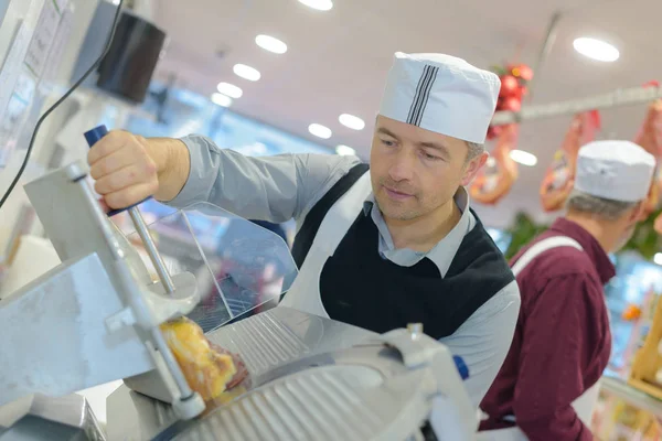 Cocinar Delantal Corta Jamón Apetitoso — Foto de Stock