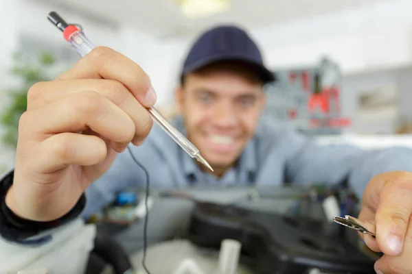 Closeup Shot Unrecognizable Man Fixing Circuit Board — Stock Photo, Image