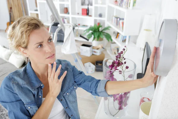 Mujer Haciendo Diy Trabajo Casa — Foto de Stock