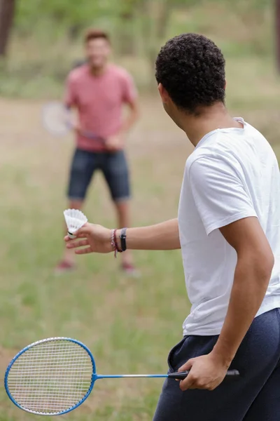 Volwassen Man Spelen Badminton Met Zijn Vader — Stockfoto