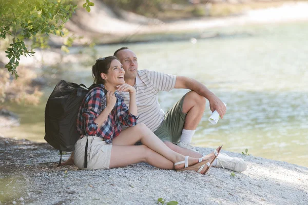 Middle Aged Couple Resting River Bank — Stock Photo, Image