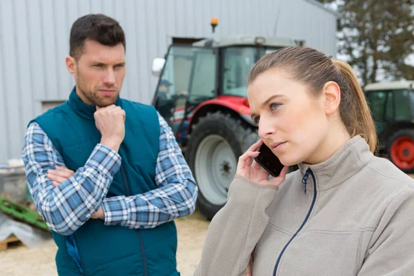 Lantarbetare Inom Industrin Telefon — Stockfoto