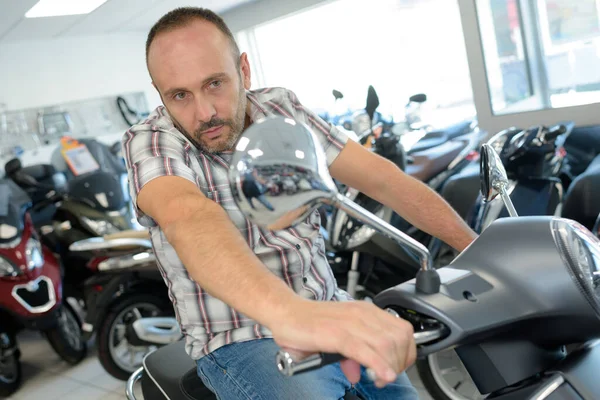 Man Checking Scooter — Stock Photo, Image