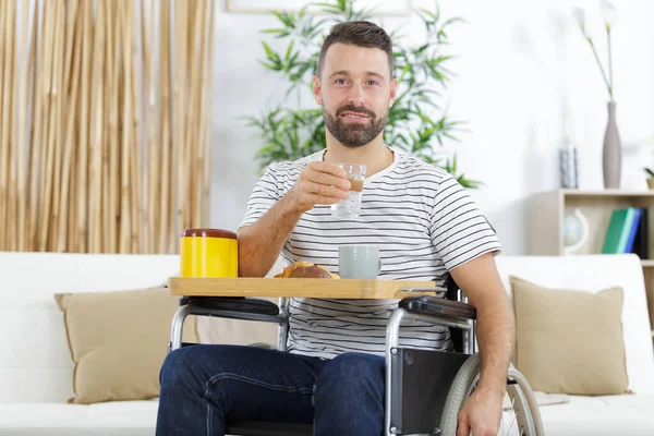 Positivo Felice Uomo Invalido Che Colazione — Foto Stock