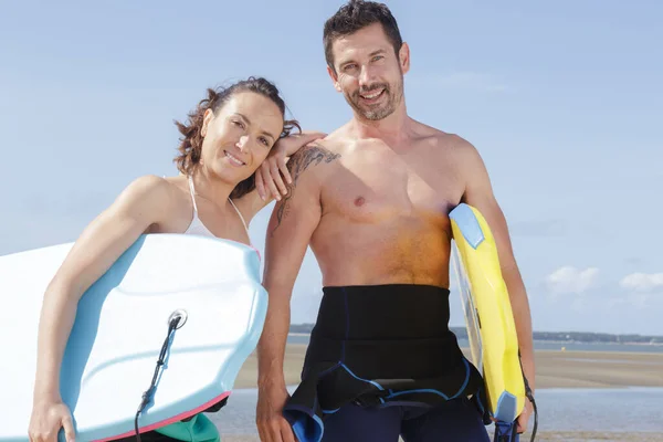 Pár Bodyboardových Surfařů — Stock fotografie