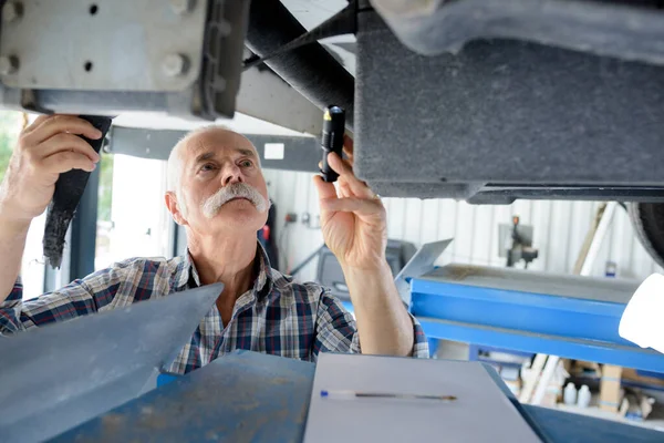 Retrato Del Mecánico Automóviles Senior — Foto de Stock