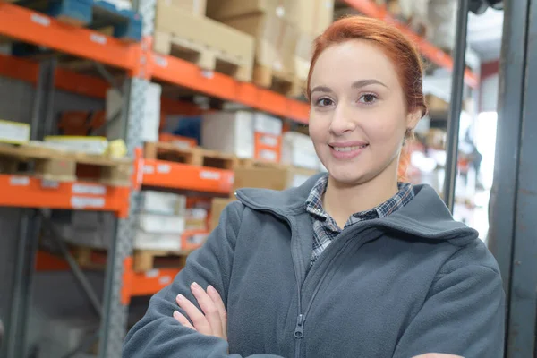 Retrato Una Trabajadora Almacén —  Fotos de Stock