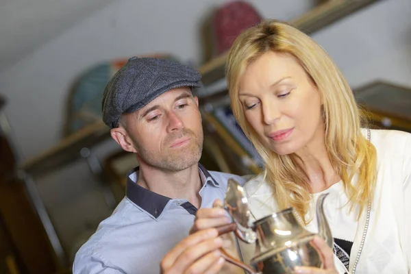 Couple Shopping Antique Shop — Stock Photo, Image