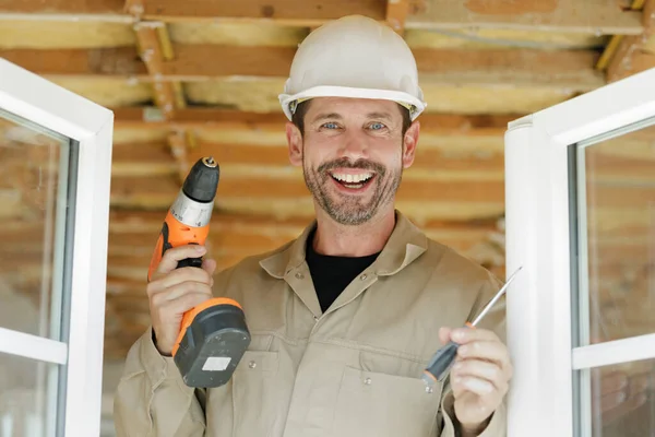 Felice Costruttore Sorridente Che Suo Lavoro — Foto Stock