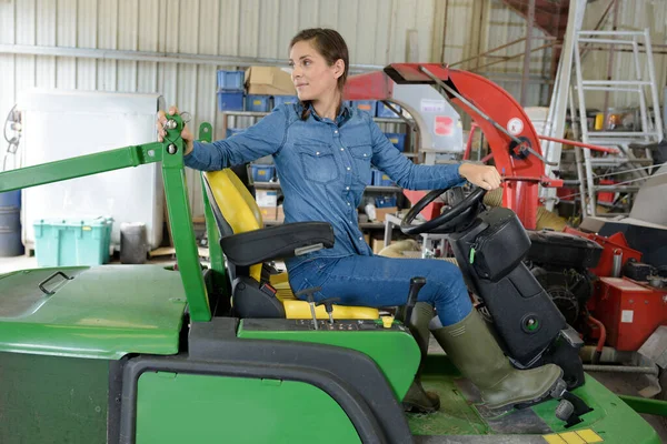 Portrait Smiling Young Female Mechanic Inspecting Tractor — Stock Photo, Image