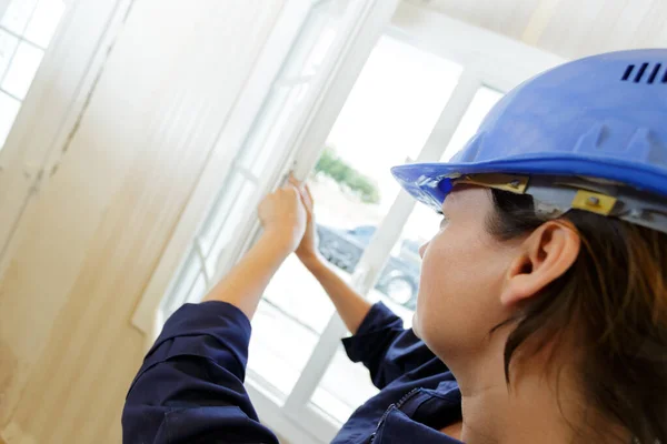 Una Donna Costruttore Lavoro — Foto Stock