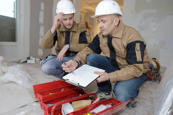 Builder Giving Instructions Employee — Stock Photo, Image