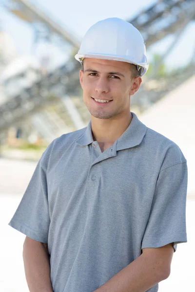 Constructor Trabajador Joven Mirando Cámara —  Fotos de Stock