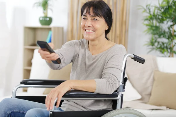Retrato Mujer Mayor Discapacitada Feliz Sentada Casa — Foto de Stock