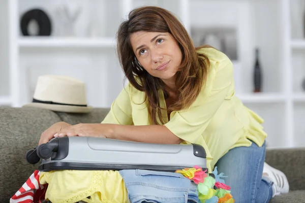 Woman Having Problem While Closing Suitcase — Stock Photo, Image