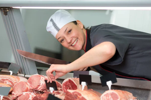 Retrato Mujer Cortando Carne —  Fotos de Stock