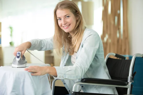 Mujer Discapacitada Feliz Durante Planchado Casa —  Fotos de Stock