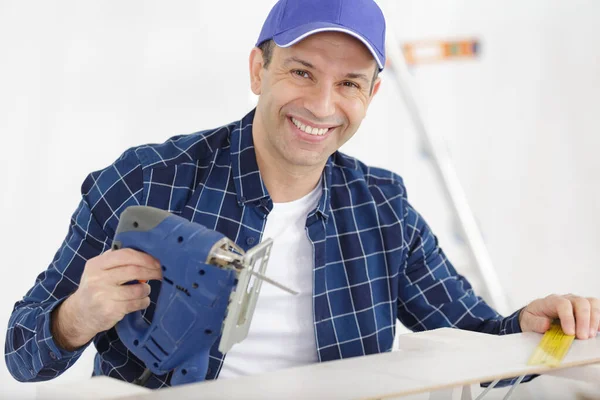 Geschoolde Timmerman Aan Het Werk Zijn Werkplaats — Stockfoto