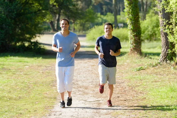 Sucio Pies Corredor Hombre Corriendo Bosque Sendero — Foto de Stock