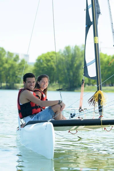 Young Couple Sailing Catamaran — Stock Photo, Image