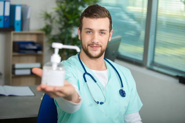 Médecin Tenant Distributeur Pompe Lavage Des Mains Antibactérien — Photo