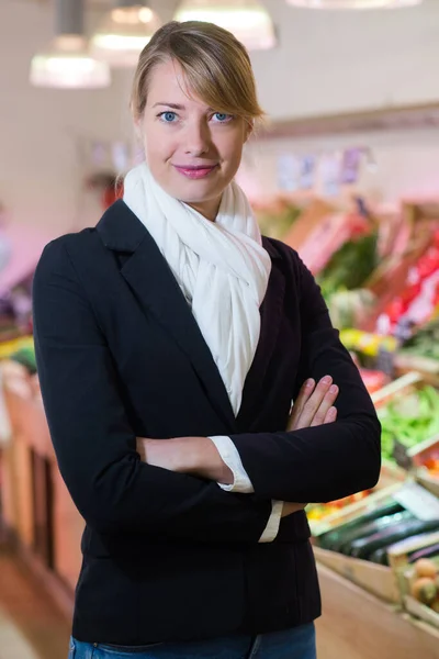 Happy Young Woman Fruit Store — Stock Photo, Image