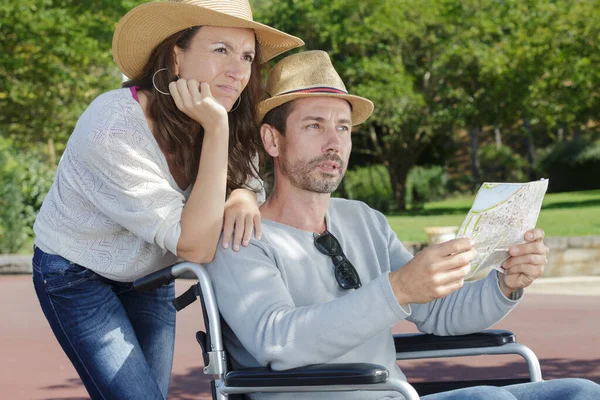 Ein Paar Rollstuhl Freien — Stockfoto