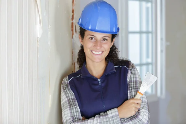 Vrouw Voorbereiding Voor Behang Werk — Stockfoto