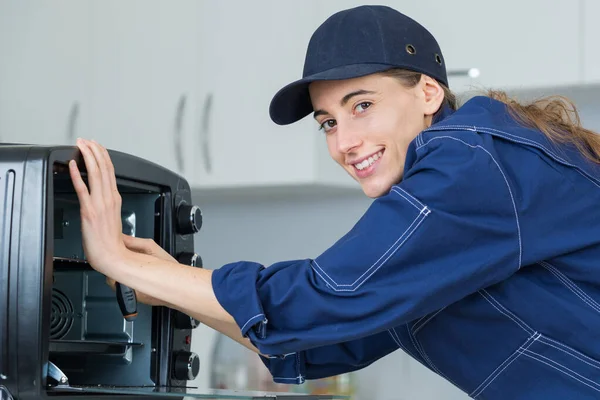 Mujer Técnico Garantía Trabajo — Foto de Stock
