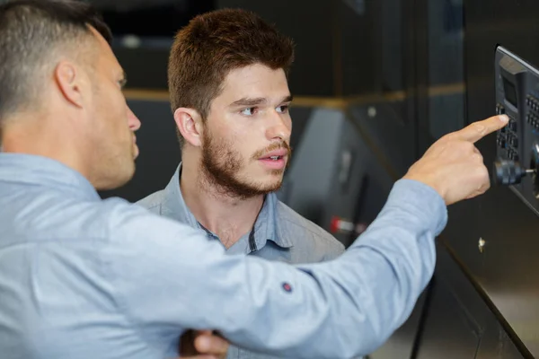 Leren Een Machine Gebruiken — Stockfoto