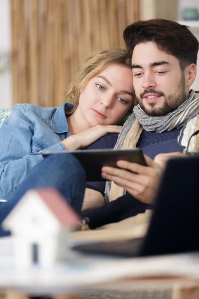 Smiling Happy Couple Home — Stock Photo, Image