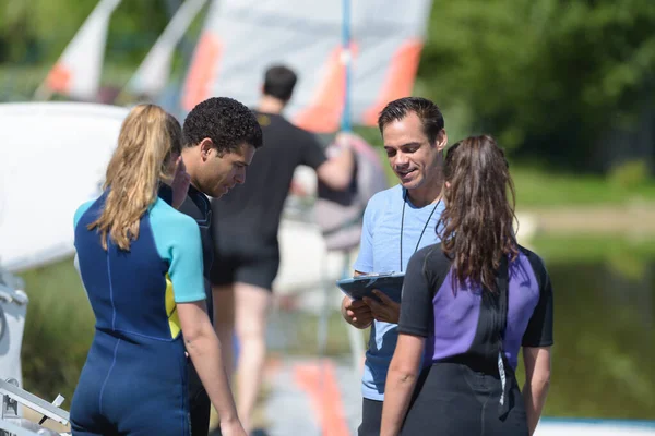 Groep Gesprekken Met Instructeur — Stockfoto