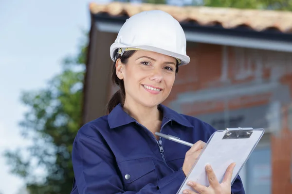 Portrait Female Worker Writing Clipboard — Stock Photo, Image