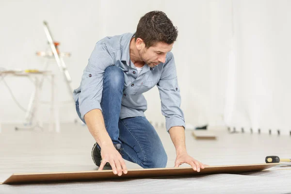 Master Engaged Installation Flooring — Stock Photo, Image