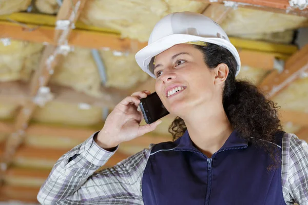 Low Angle View Female Builder Using Smartphone — Stock Photo, Image