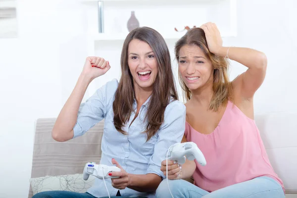 Two Young Women Playing Computer Game Home — Stockfoto